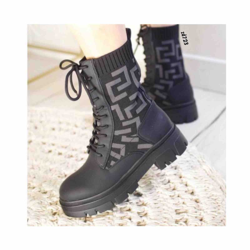 Botin Negro tipo media cordon frontal 4Cm MB02