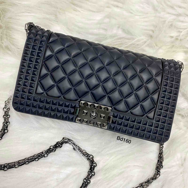 Bolso negro cadena plomo 13cm*25cm 865