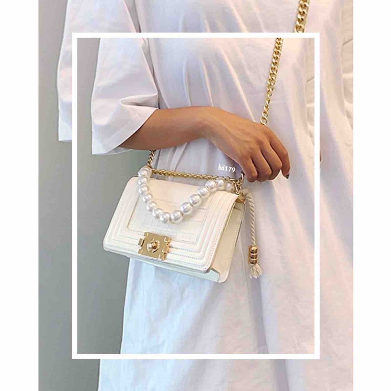 Bolso blanco hueso cadena dorada 12cm*20cm 1670