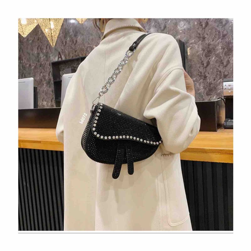 Bolso negro apliques negros y plateados 31019 20cmx14cm