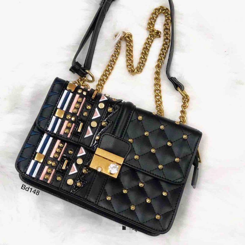Bolso negro cadena taches dorados apliques 14cm*21cm 19151