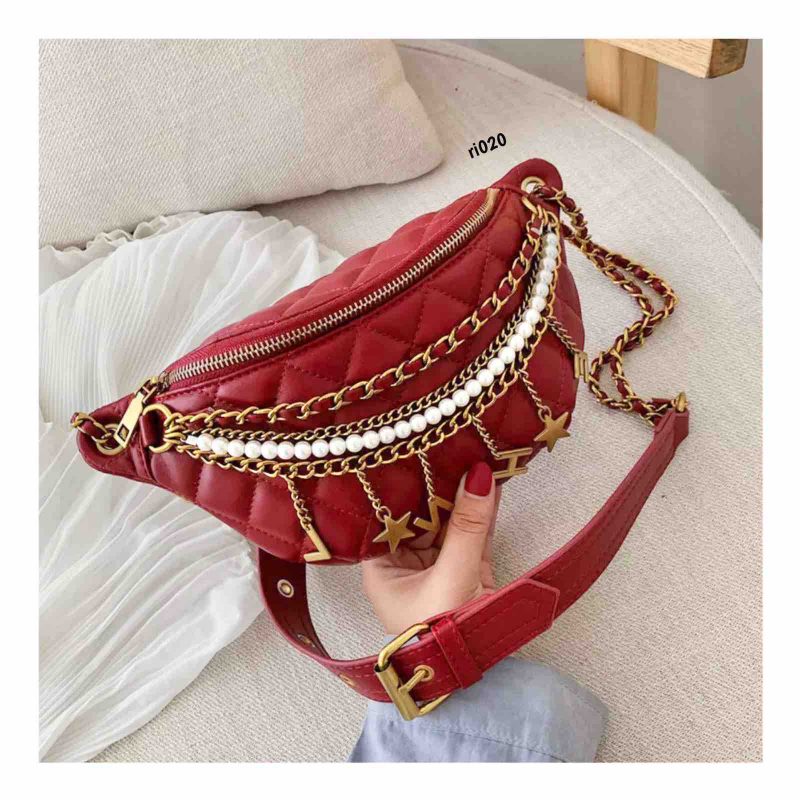 Riñonera Roja correas doradas perlas letras 26cm*17cm 17043