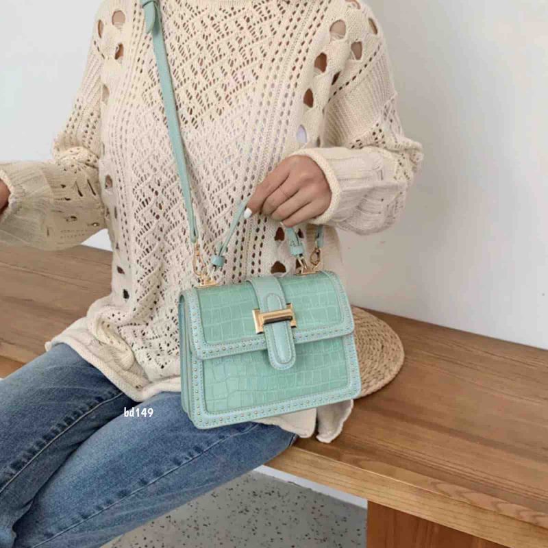 Bolso verde menta taches dorados 14cm*20cm 1060