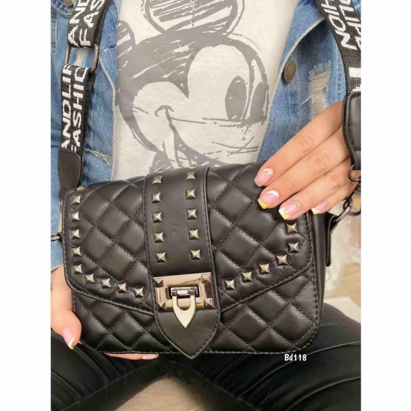 Bolso negro apliques plomo cuadrados 20cm* 15cm 610