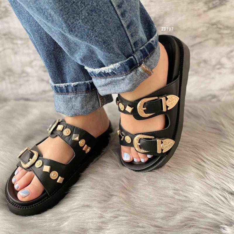 Sandalia Negra dos correas apliques dorados 17 F937
