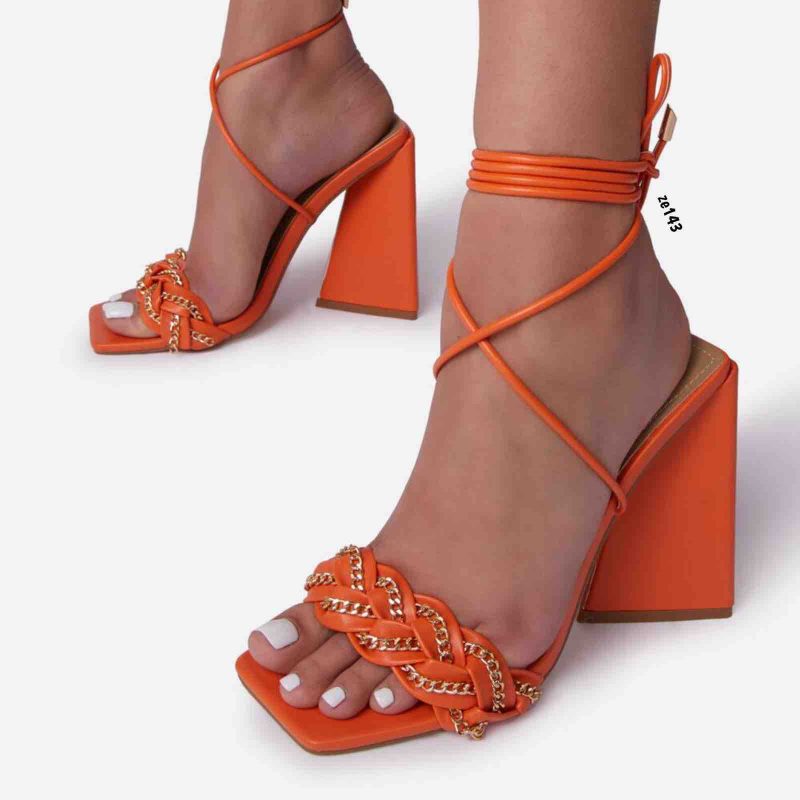 Sandalia naranja correa trenzada cadenas doradas tacón 10cm C116-8338-87