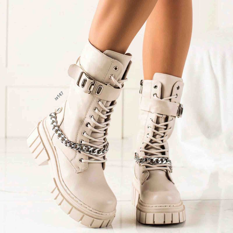Bota caña media beige acordonada cierre lateral cadena plateada C108-K72