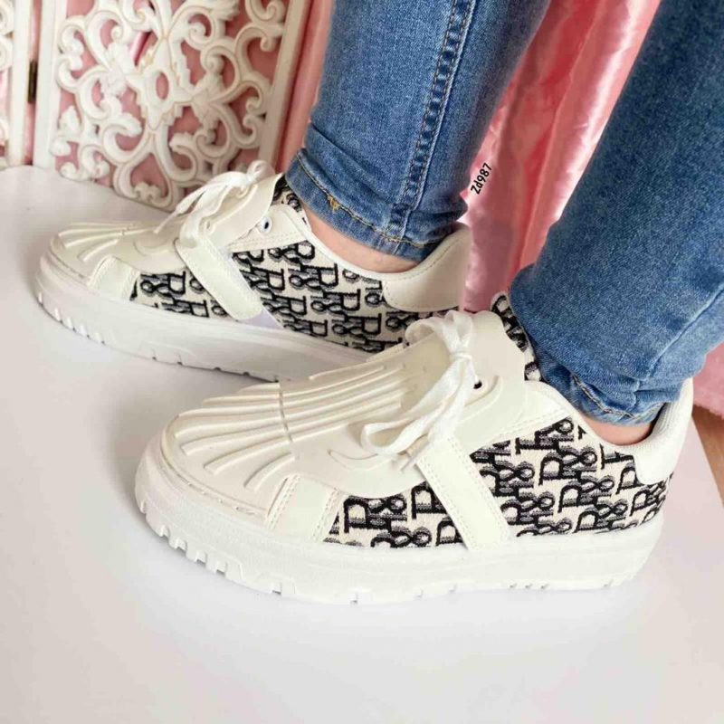 Tenis blancos detalles letras negras C58-B-78 - Image 2