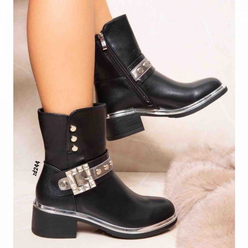 Botin Compra 98 15622 Negro correa frontal cierre lateral aplique plateado parte de abajo tacon 5Cm (Copy)