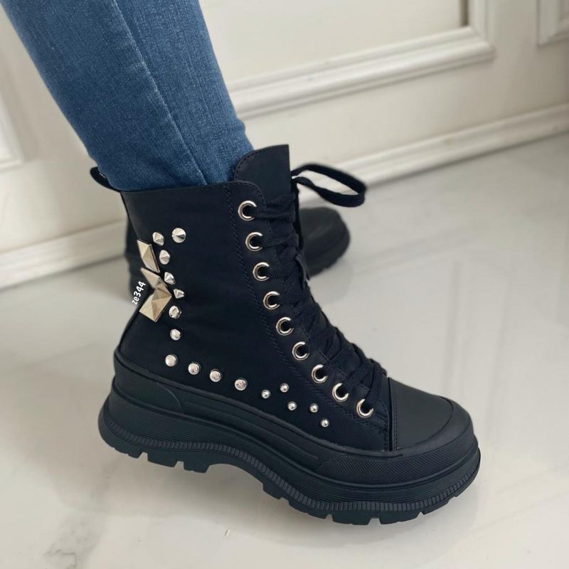 Botin negro apliques plateados suela 3cm  Q722