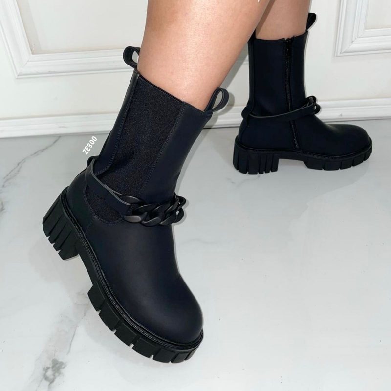Botin negro correa cadena tacon 5cm SJ566
