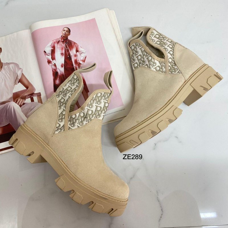 Botin beige detalle letras tacon 4cm  Y2152