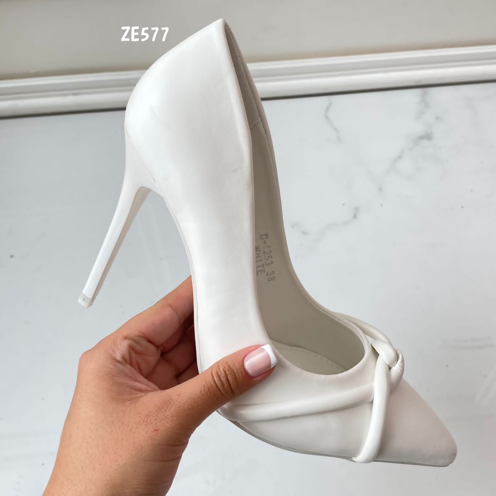 Stilettos blancos 2025