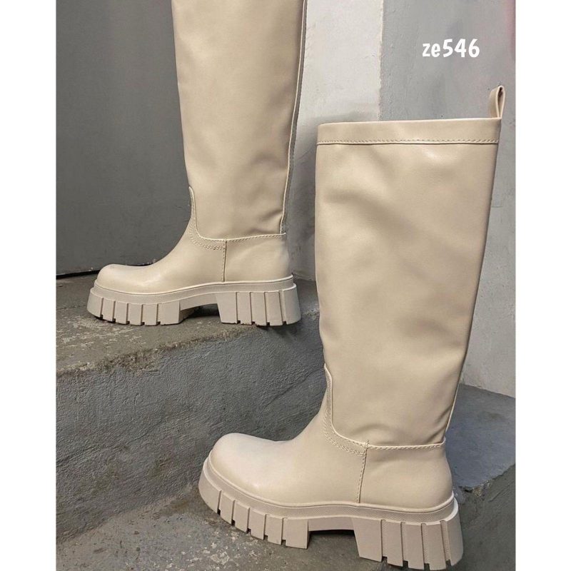 Bota beige caña larga tacon 4cm  9396