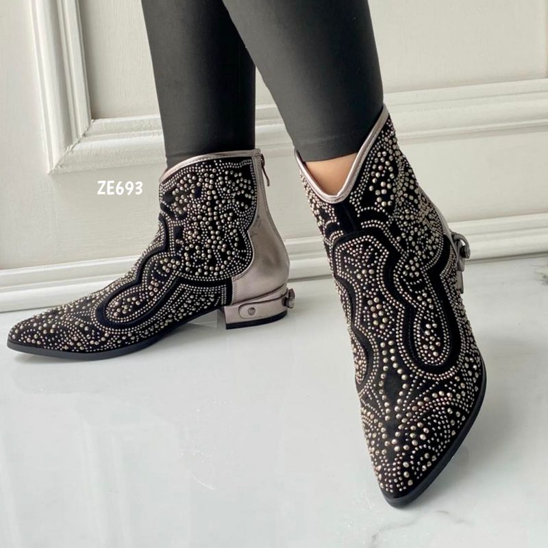 Botin negro apliques plateados tacon 3cm   CL602