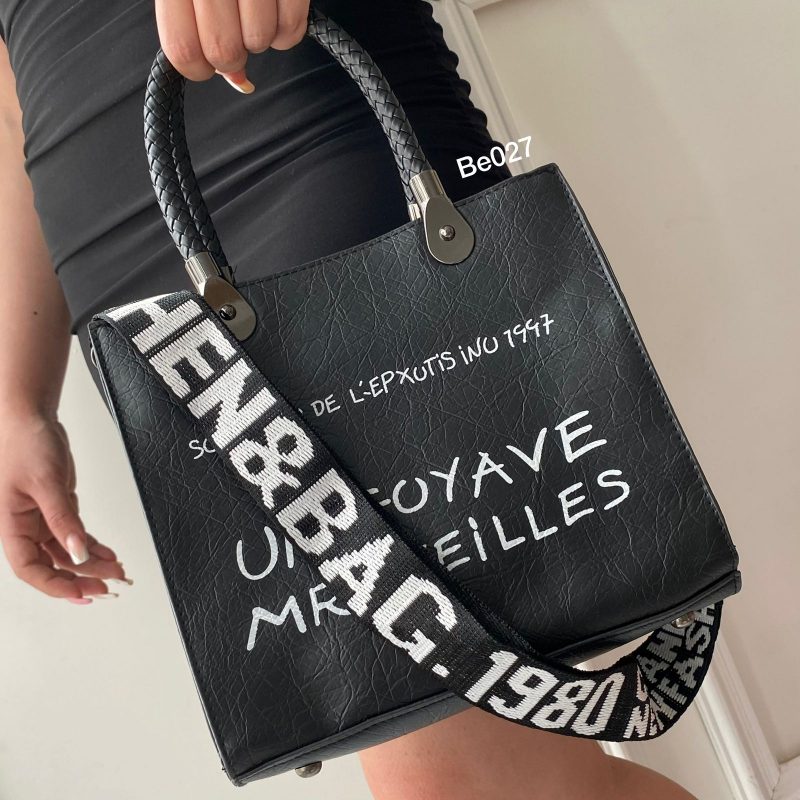 Bolso negro letras 23Cm*21Cm BOLO3-17