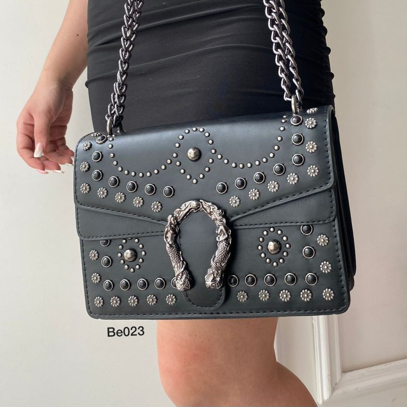 Bolso negro aplqiue 23Cm*16Cm BOLO4-5