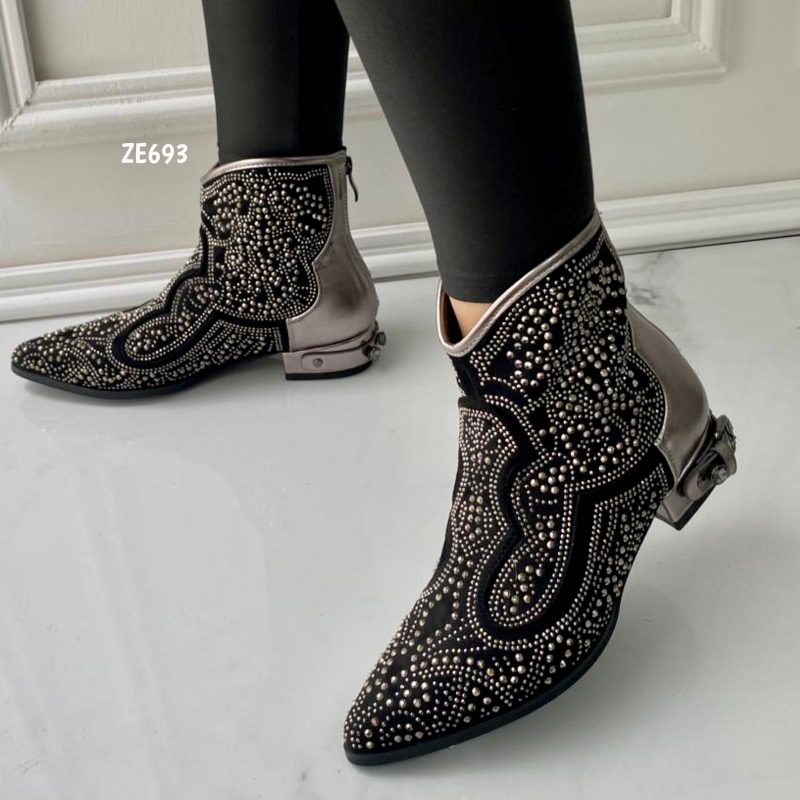Botin negro apliques plateados tacon 3cm   CL602 - Image 2