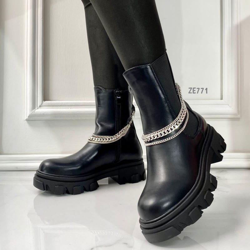 Botin negro cadenas suela 4cm   K61  C9 - Image 2
