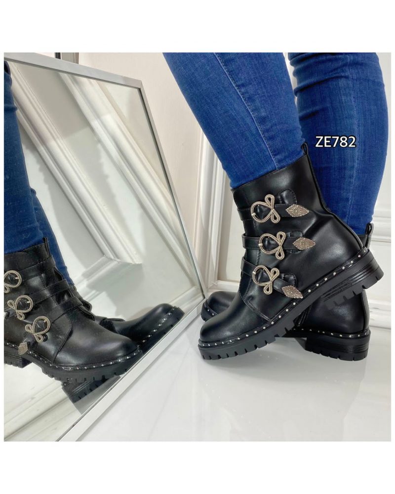 Botin negro aplique correas suela 3cm  CZ833  C12