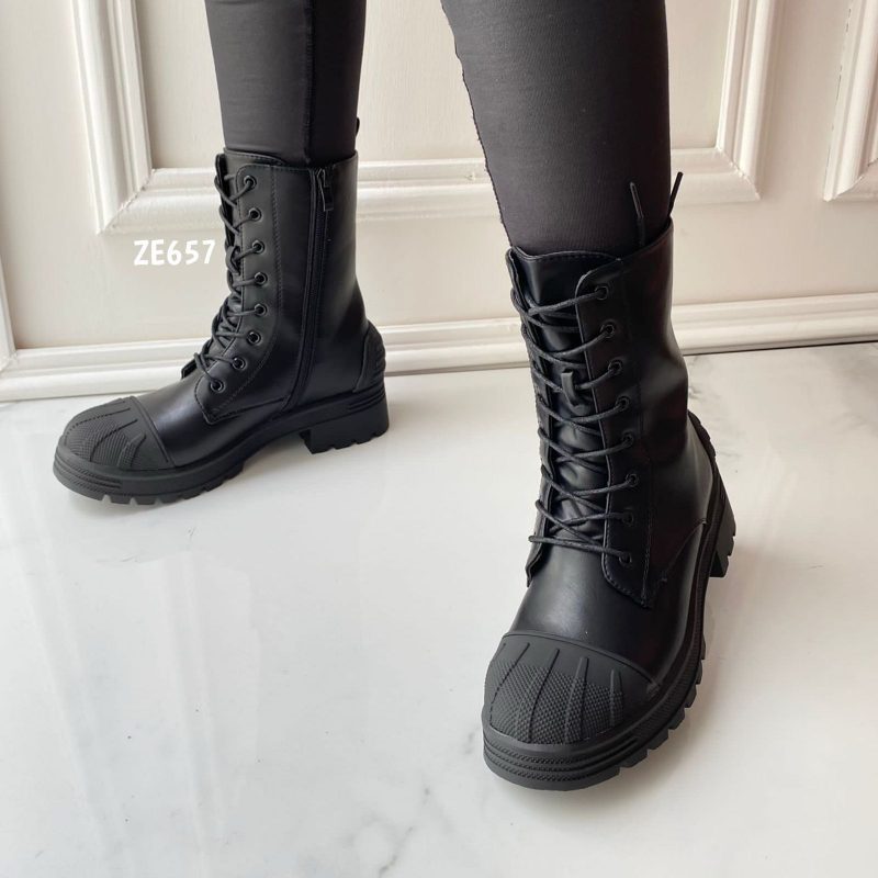 Botin negro suela 4cM CM9051