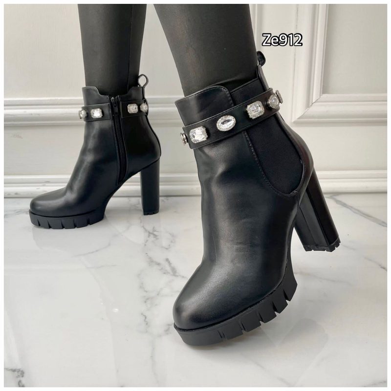 Botin negro aplique piedras tacon 10cm  201-32  C18