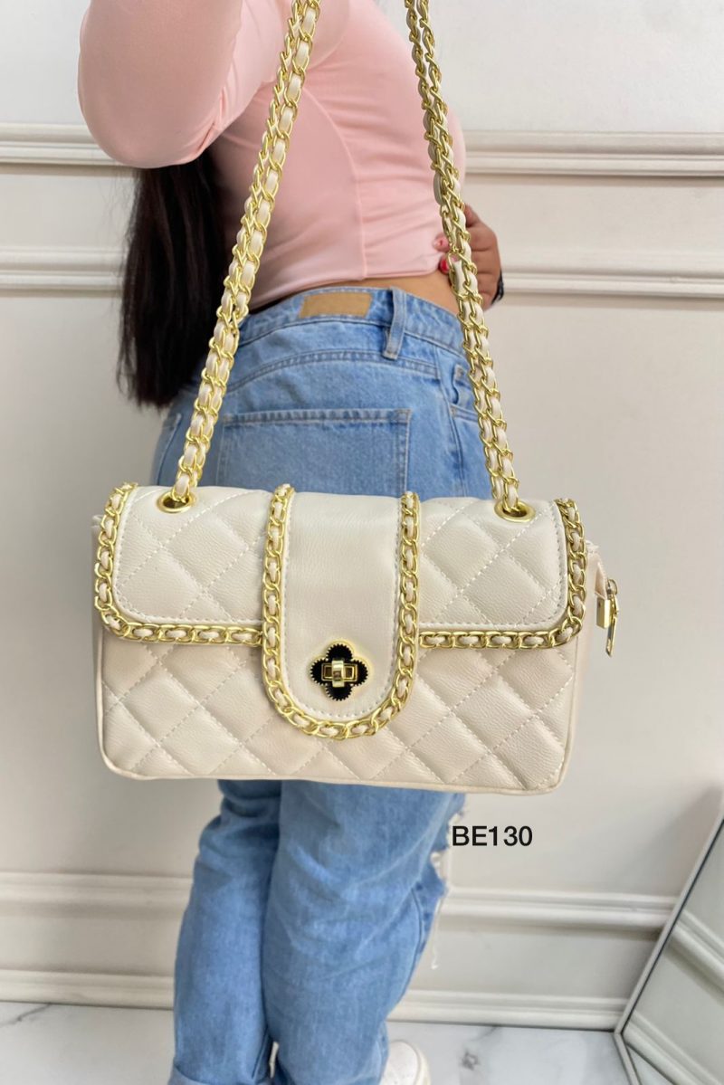 Bolso beige aplique cadena dorada   25cm*  15cm  689  C-B
