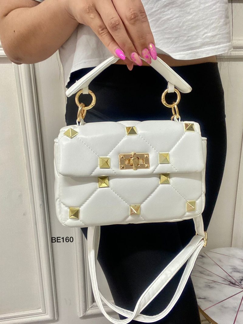 Bolso blanco apliques dorados  21cm* 13cm  9951  C-B