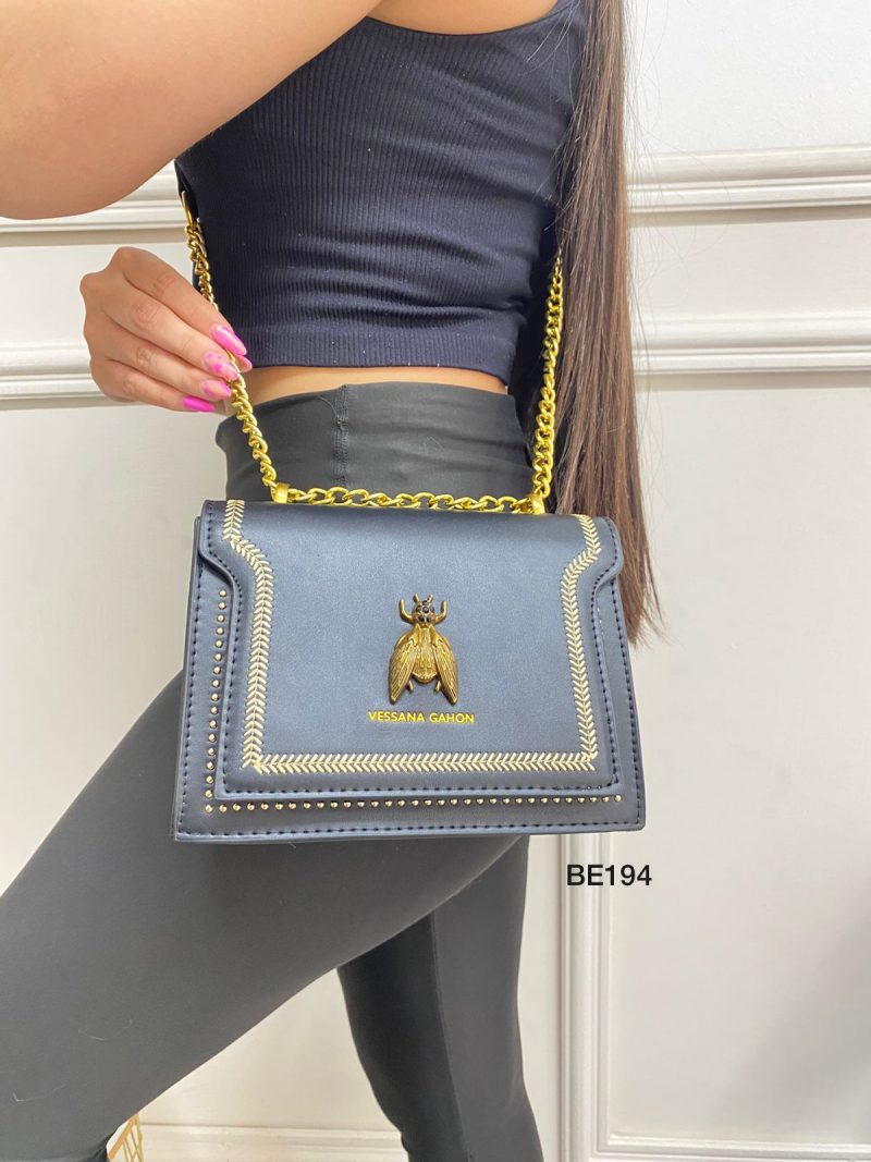Bolso negro aplique dorado   20cm*  15cm    85020#  C-B