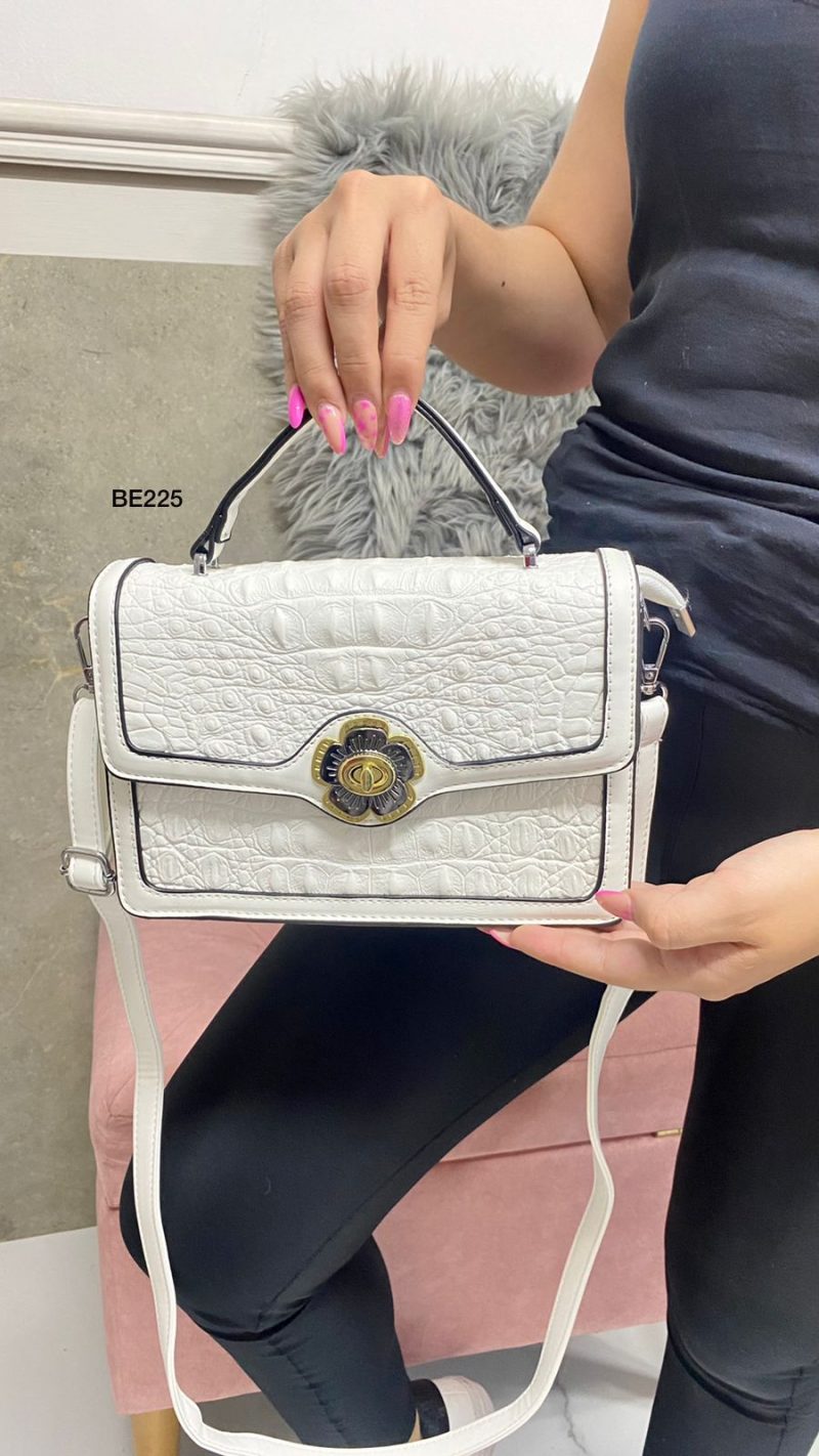 Bolso blanco textura aplique dorado  22cm*  15cm    3301#  C-B