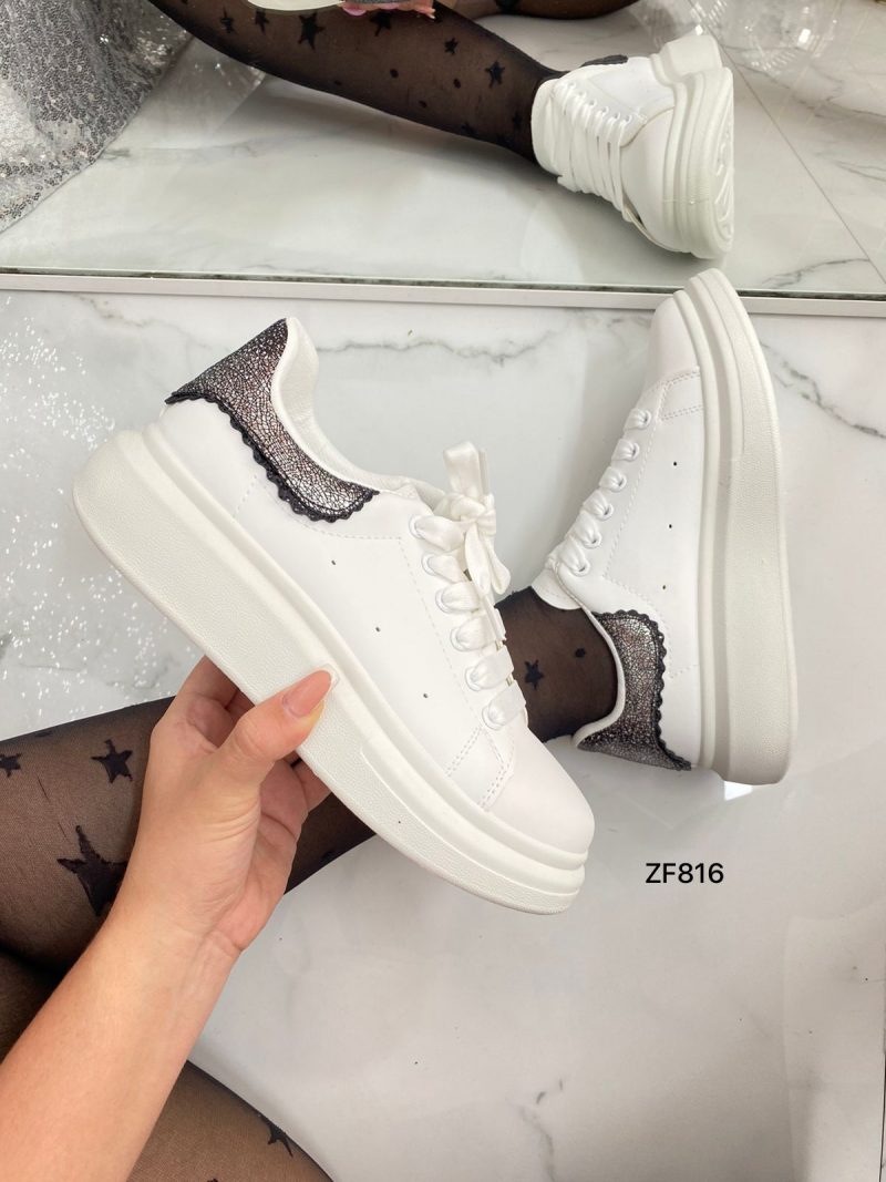 Tenis blanco apliques negro suela 3cm  RA41  C-69