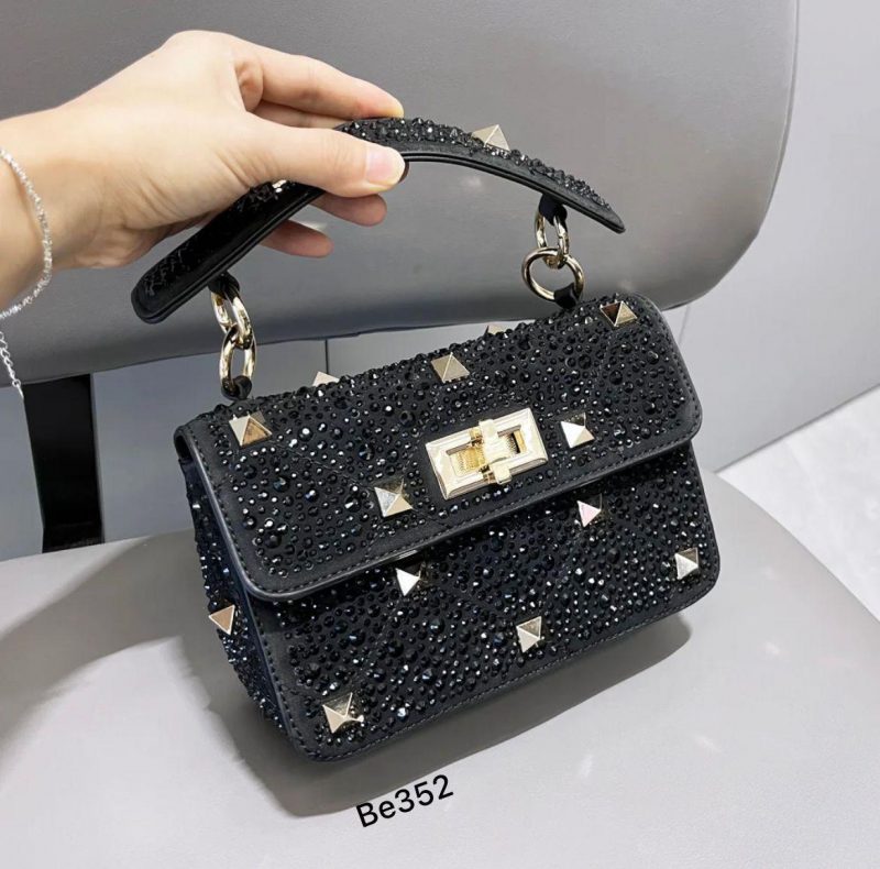 Bolso negro apliques brillantes detalles cadena dorada  24cm* 16cm  2235  C-B - Image 2