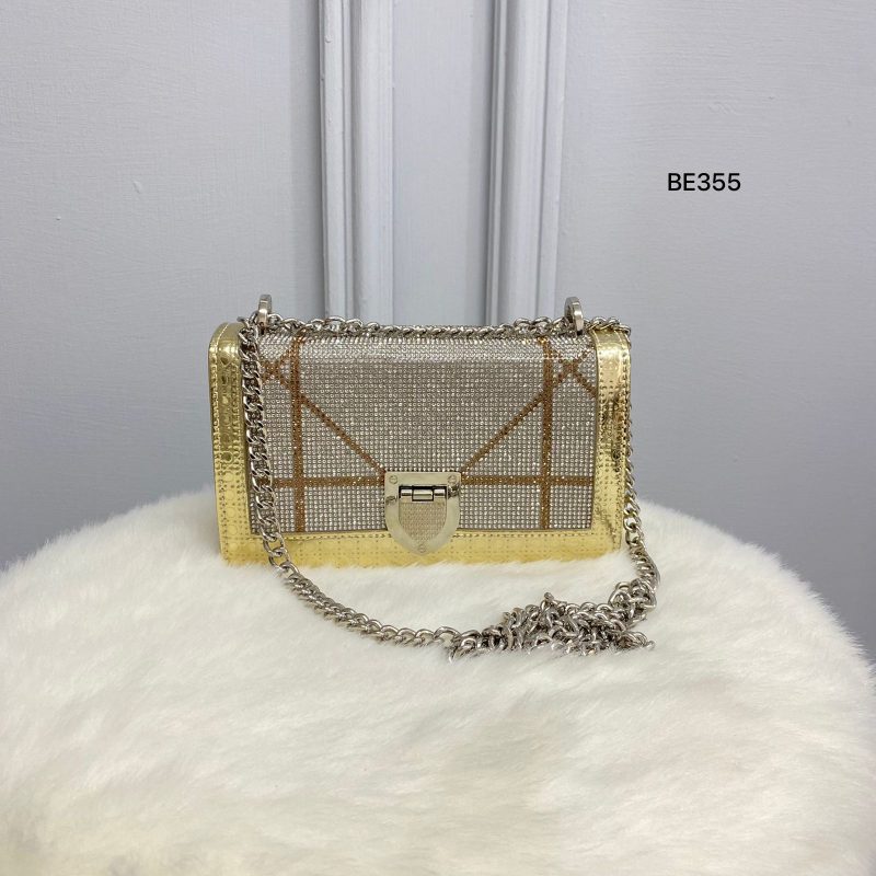 Bolso dorado apliques brillantes cadena plateada   21cm*  12cm  8979  C-B