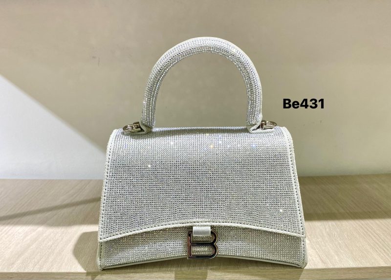 Bolso plateado apliques brillantes  23cm* 10cm* 15cm  1012  C-B