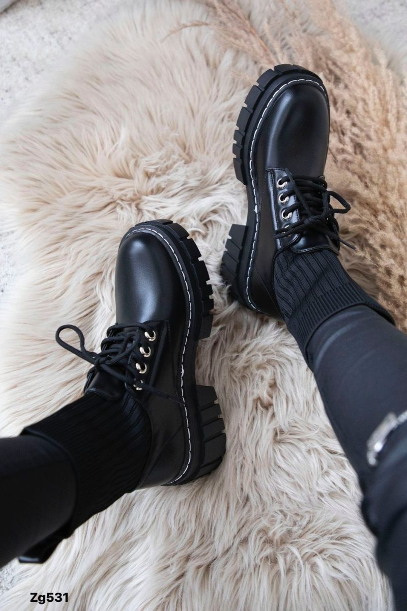 Botin negro detalle resorte suela 6cm   C-182  C-83