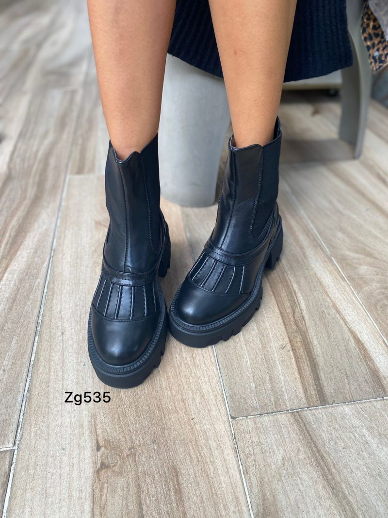 Botin negro resorte suela 5cm  UK68  C-77