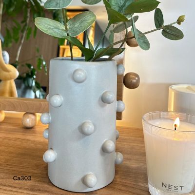 Florero gris pequeño detalle bolas ceramica  13cm* 13cm* 18cm  HP799-1