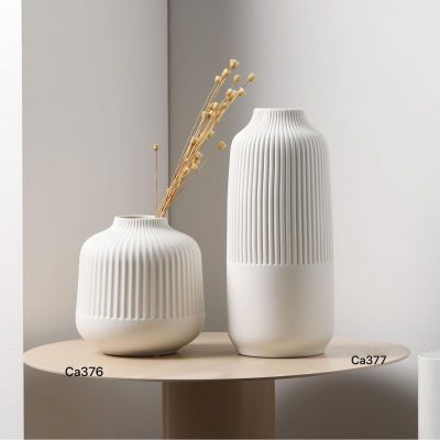 Jarron blanco ceramica mediano   11cm* 25cm