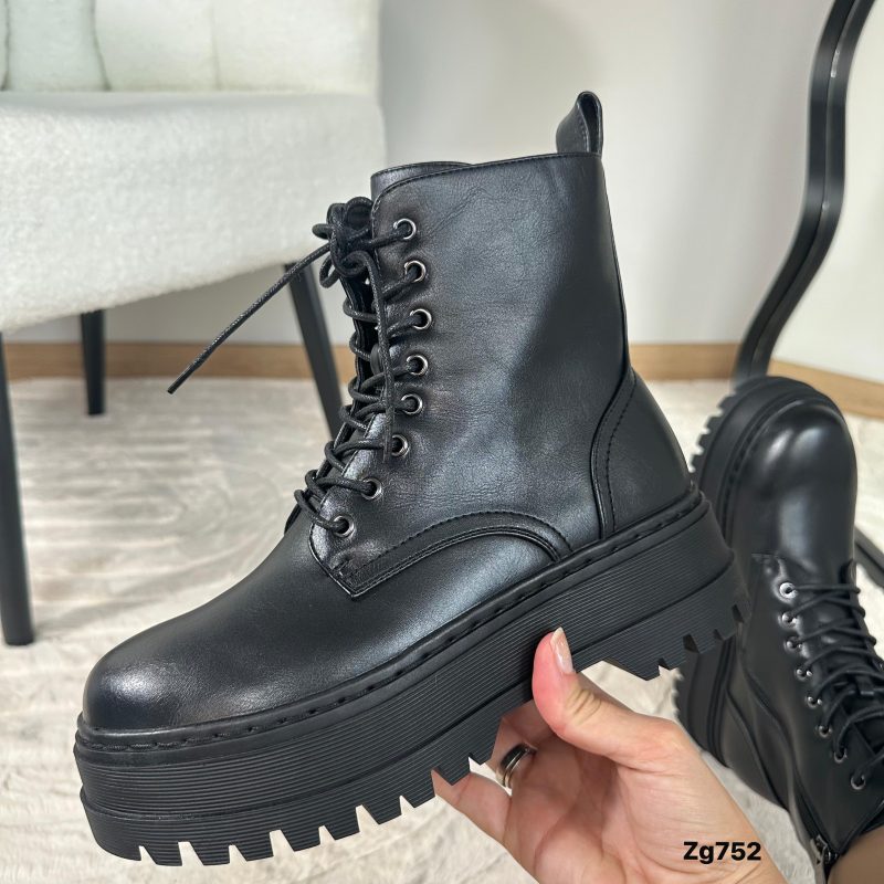Botin negro cierre lateral suela 5 cm   IS14-014