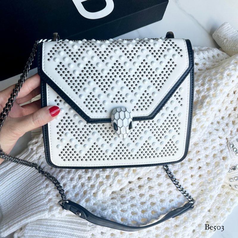Bolso blanco apliques y cadena plomo detalles negro  20cm* 7cm* 16cm   C- 23195 - Image 4