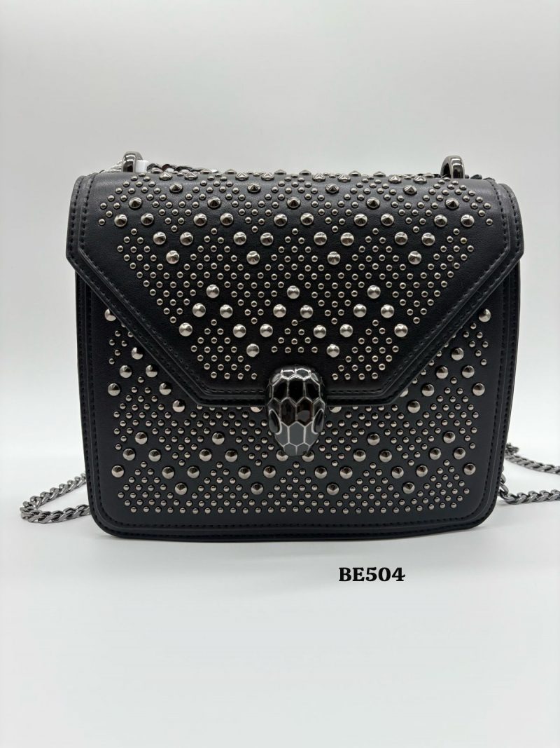 Bolso negro apliques y cadena plomo  20cm* 7cm* 16cm   C- 23195