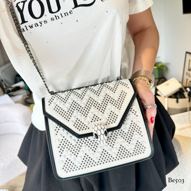 Bolso blanco apliques y cadena plomo detalles negro  20cm* 7cm* 16cm   C- 23195 - Image 5