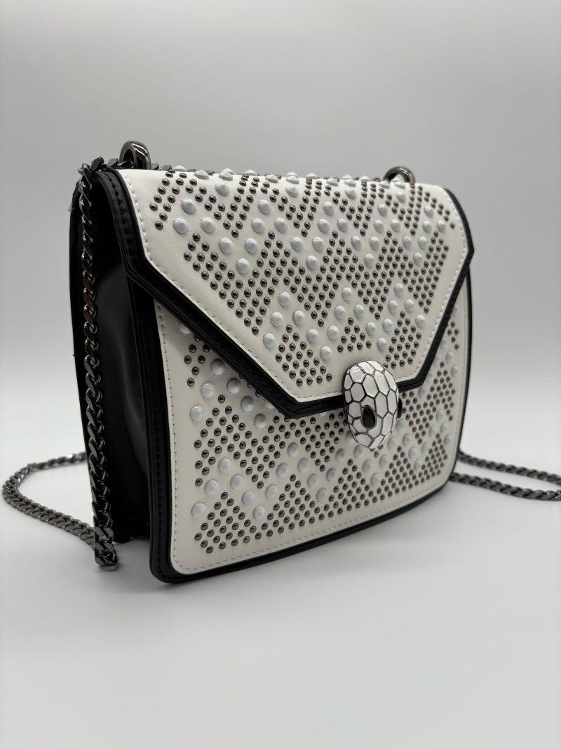Bolso blanco apliques y cadena plomo detalles negro  20cm* 7cm* 16cm   C- 23195 - Image 2