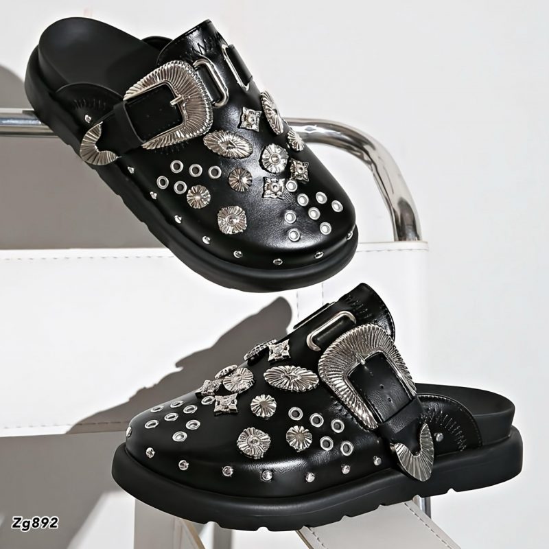 Zueco negro tachesplateado suela 3cm  DM700  C-15