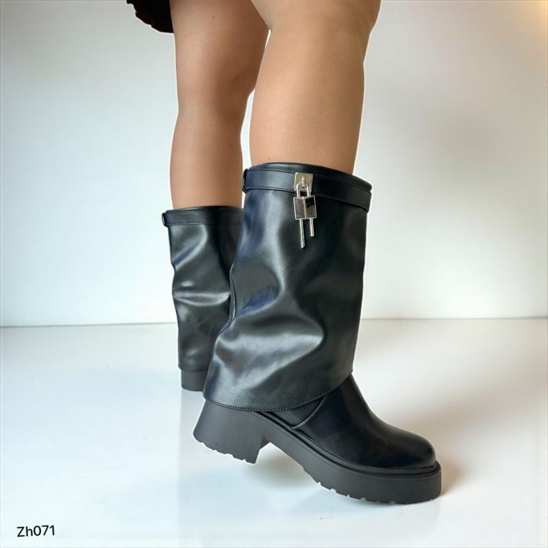 Bota caña media negro doblez detalle plateado tacon 6cm  255-050
