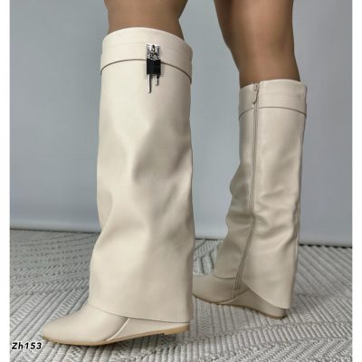 Bota caña alta beige doblez detalle plateado tacon corrido 8cm SM570 C-69